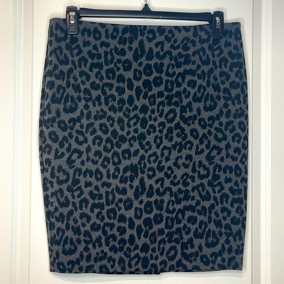 Body By Victoria Cheetah Print Skirt Size 14. Back Zipper. Length 22”. EUC - Picture 1 of 5